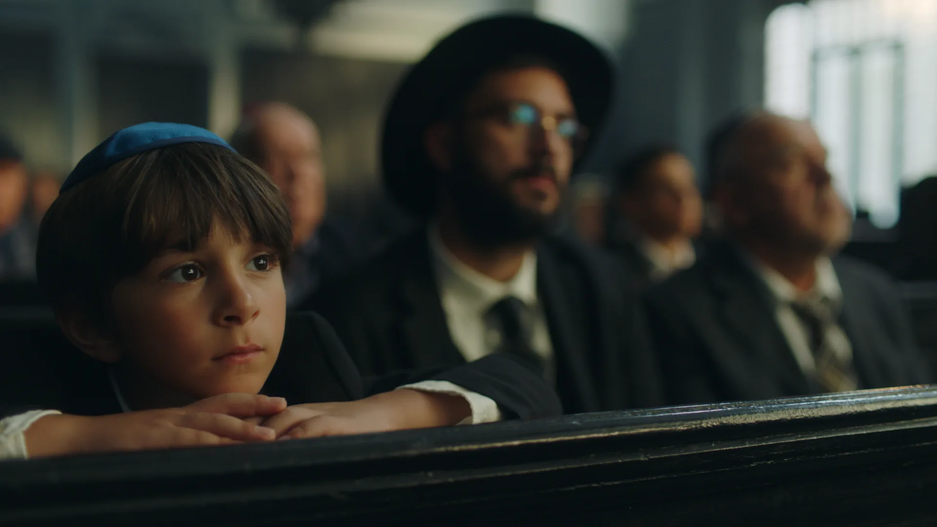 Lefkovicsék gyászolnak – Breier Ádám filmjéről beszélget Katz Dávid és a rendező